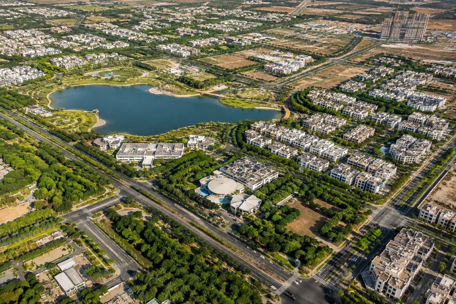 Aerial view of a planned township beside a lake